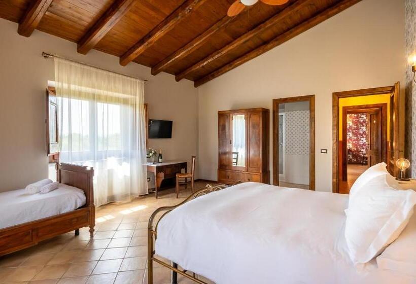 Трехместный Номер Deluxe, Casale Verdeluna Wine Resort