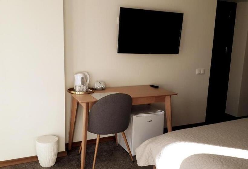 Quarto Estandar Cama King, Lanobila