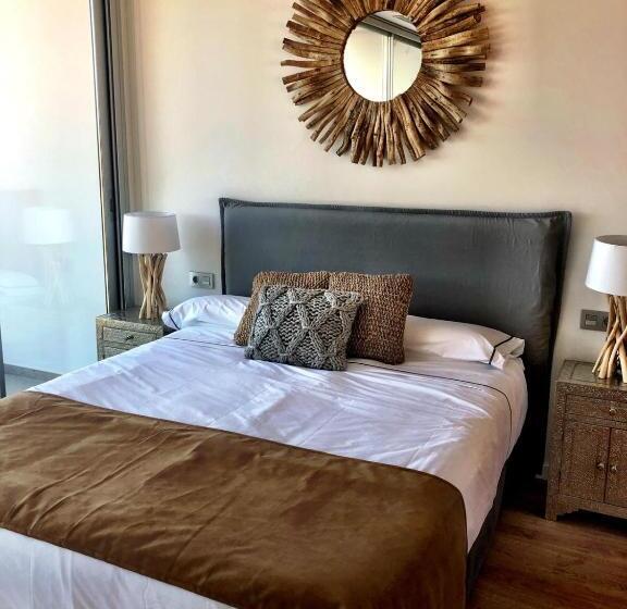 جناح مزود بتراس, Nature Suites Puig Campana