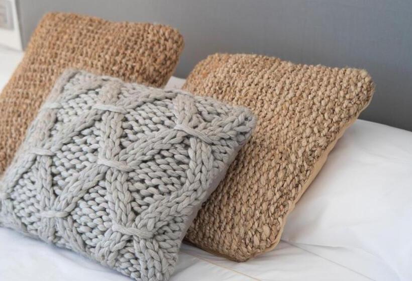 جناح مزود بتراس, Nature Suites Puig Campana