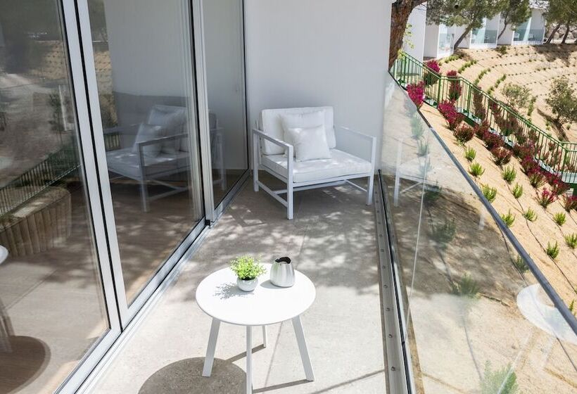 جناح مزود بتراس, Nature Suites Puig Campana