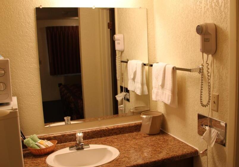 غرفة قياسية مزوَّدة بشُرفة, The Sturgis Motel