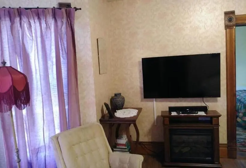 １ベッドルームハウス, The Sturgis Motel