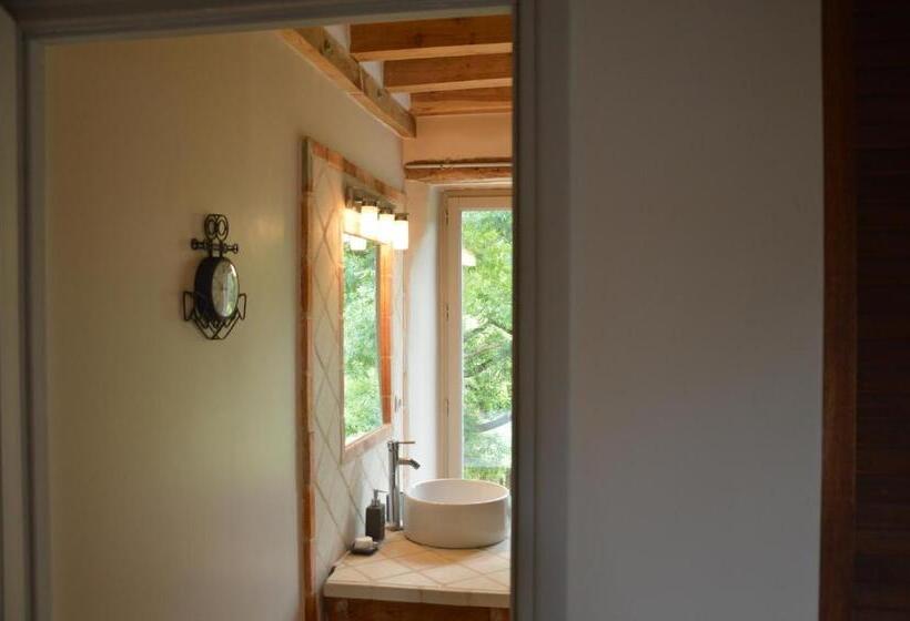 חדר משפחתי, La Ferme De Bouchemont