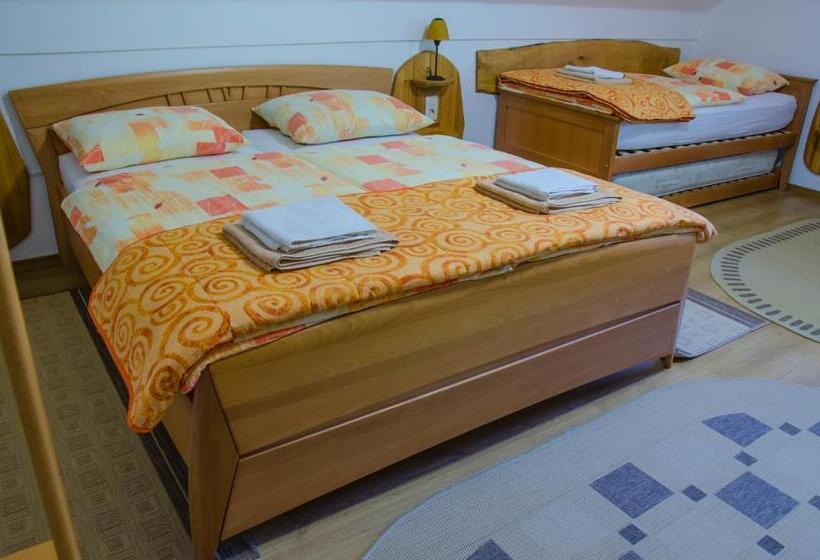 اتاق استاندارد سه تخته با بالکن, Miškar Rooms