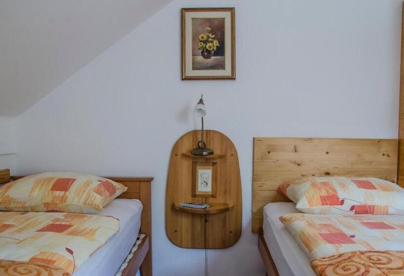 اتاق استاندارد سه تخته با بالکن, Miškar Rooms