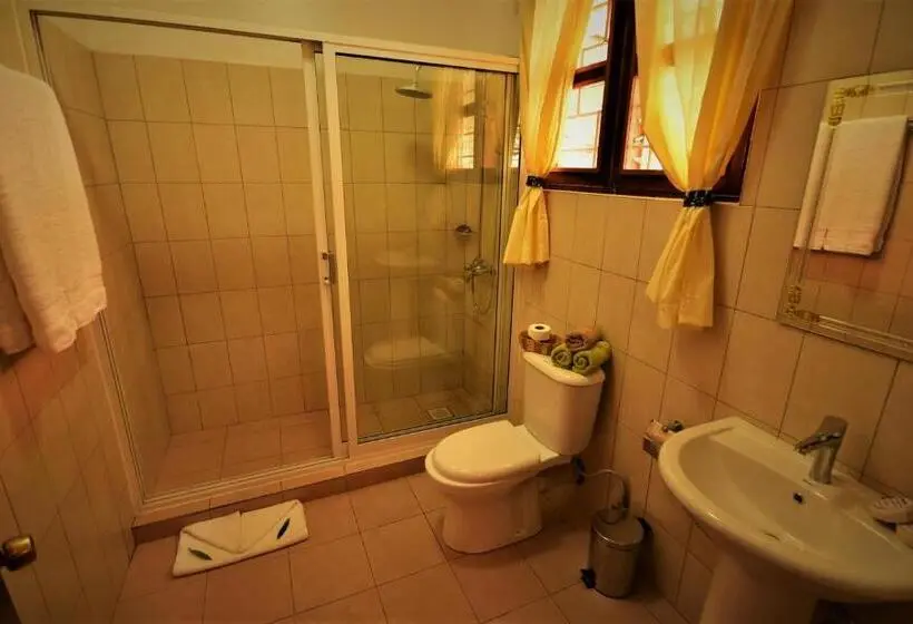 Standard Szoba, Elementis Entebbe