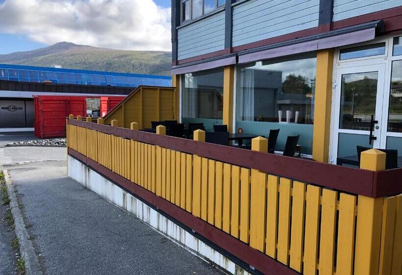 חדר משפחתי, Husnes Sentrum Hotell