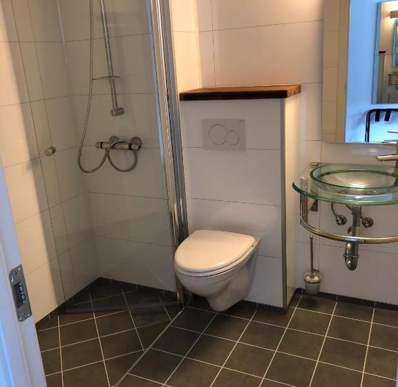 חדר משפחתי, Husnes Sentrum Hotell