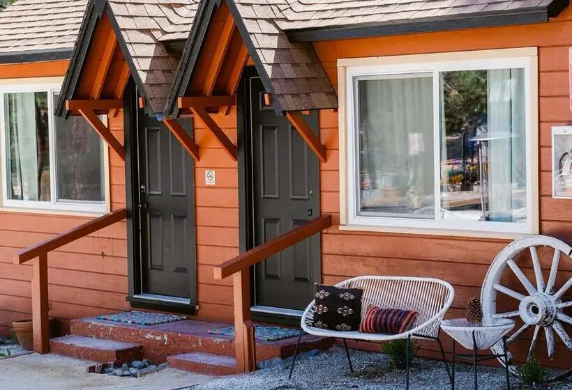 クイーンサイズベッドのスタンダードルーム, Grand Pine Cabins