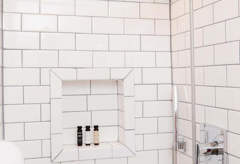 스탠다드 룸 퀸사이즈 침대, Grand Pine Cabins