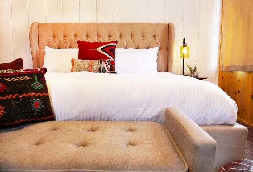 스탠다드 룸 킹사이즈 침대, Grand Pine Cabins