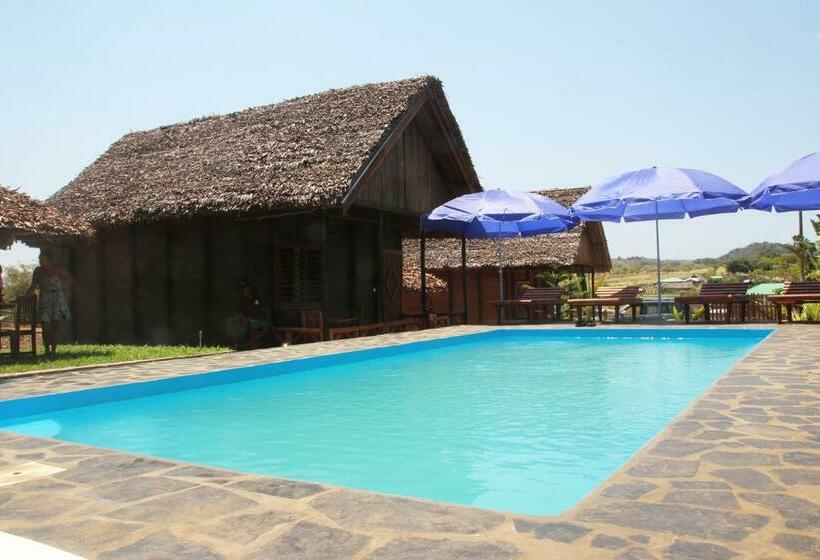 اتاق استاندارد با چشم‌انداز استخر, Bungalows Des Tropiques