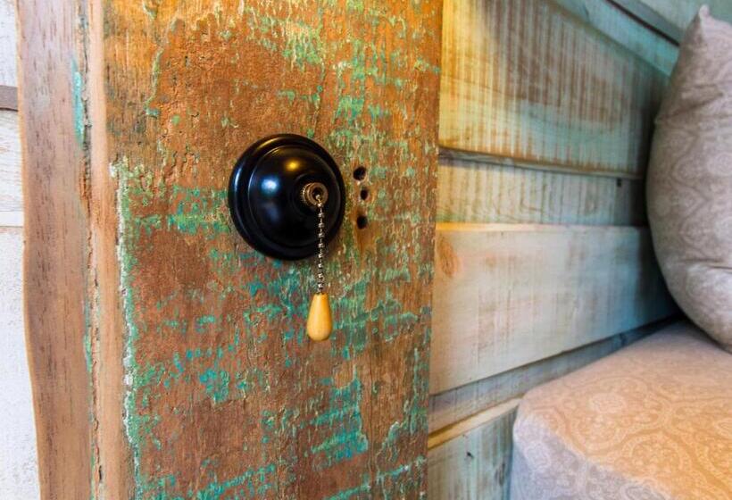 身障者適用キングサイズベッドルーム, Latica Lodge