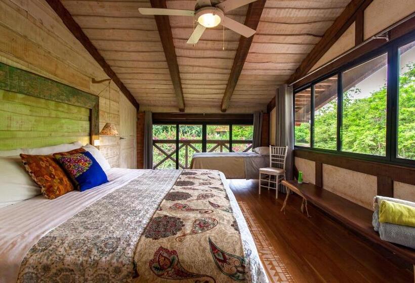디럭스 룸 킹사이즈 침대, Latica Lodge