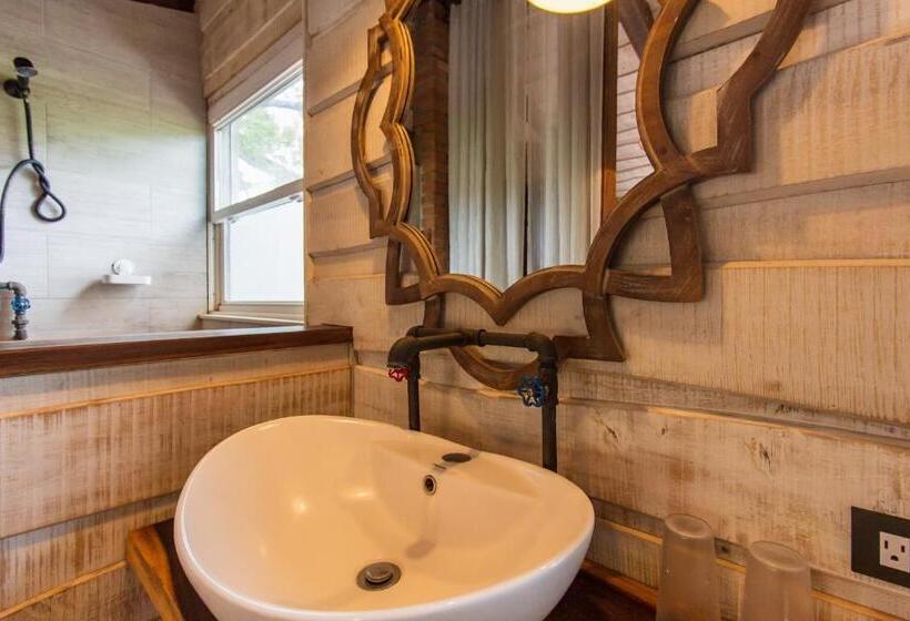 キングサイズベッドのスーペリアルーム, Latica Lodge