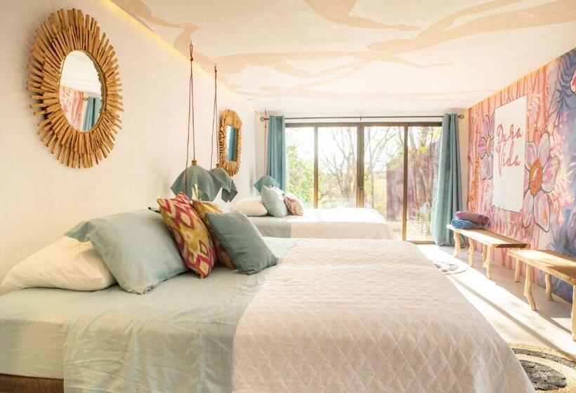 ガーデンビューファミリールーム, Latica Lodge