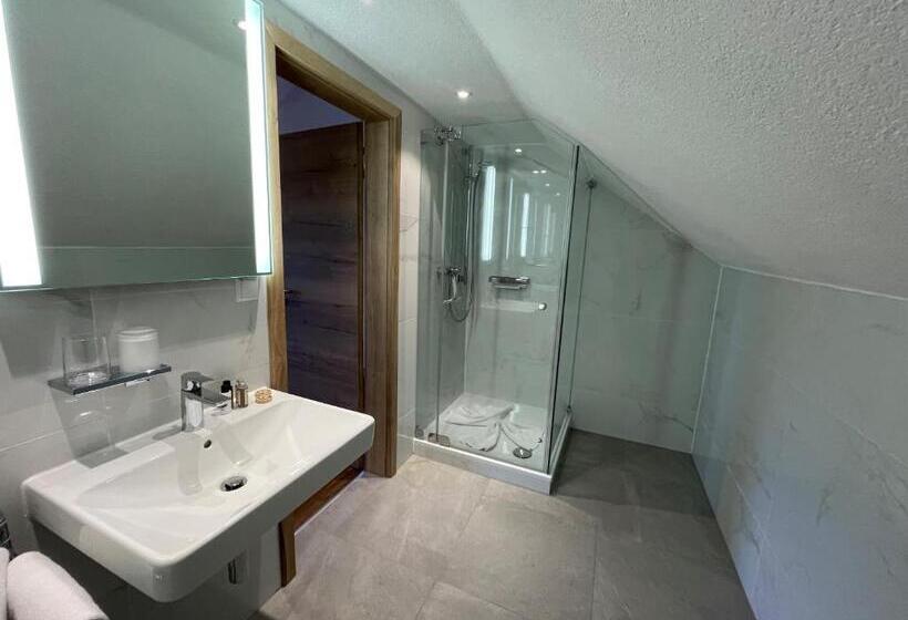 اتاق خانوادگی, Reich Am Ebnisee