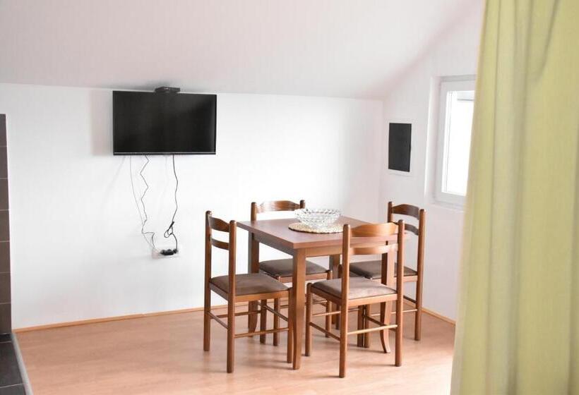 سوییت خانوادگی, Aparthotel Koliba