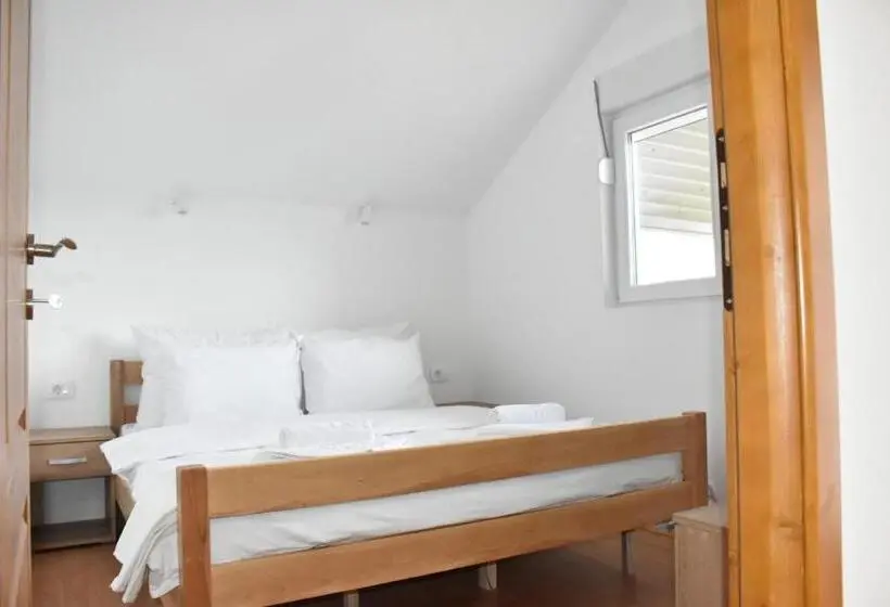 سوئیت 2 خوابه, Aparthotel Koliba