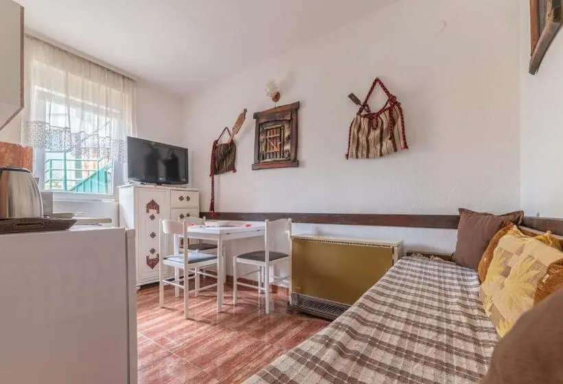 سوئیت 2 خوابه, Frile Apartments