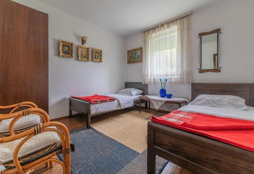 سوئیت 2 خوابه, Frile Apartments