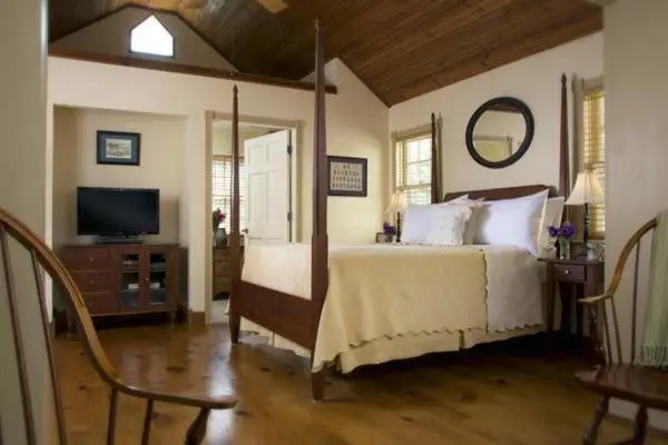 デラックススイート, Jacob Rohrbach Inn