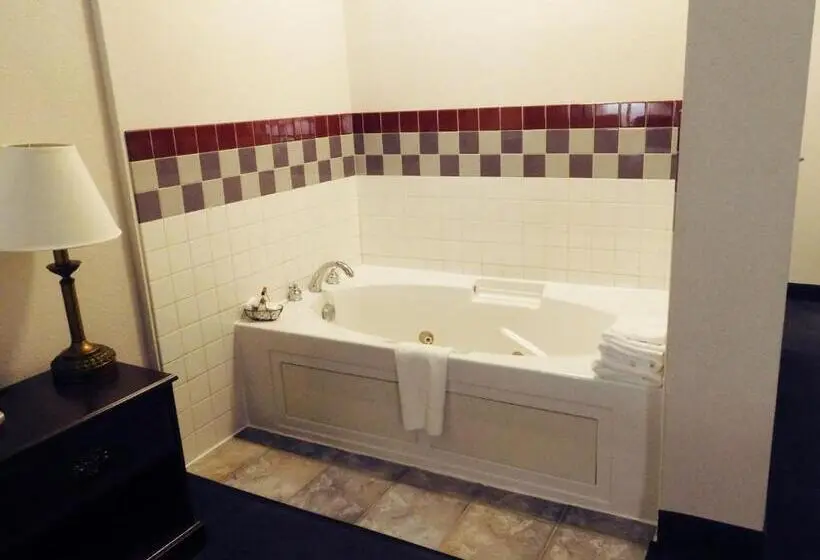 キングサイズベッドのスイートルーム, Americas Best Value Inn Fredonia
