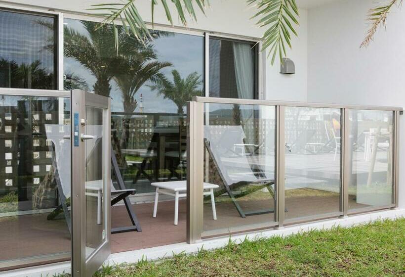 Люкс с Террасой, Hideout Okinawa Uruma