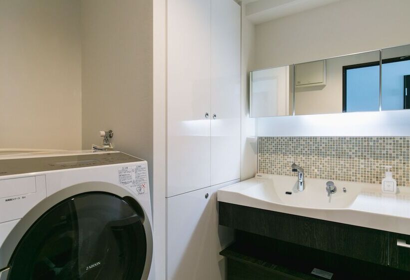 סוויטה, Hideout Okinawa Uruma