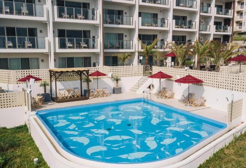 Люкс с Террасой, Hideout Okinawa Uruma