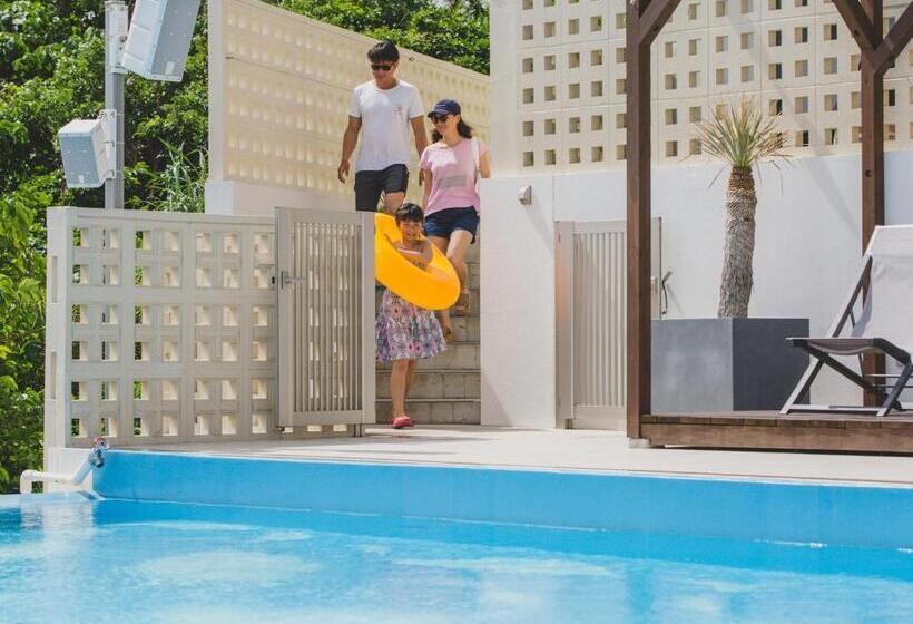 Люкс, Hideout Okinawa Uruma