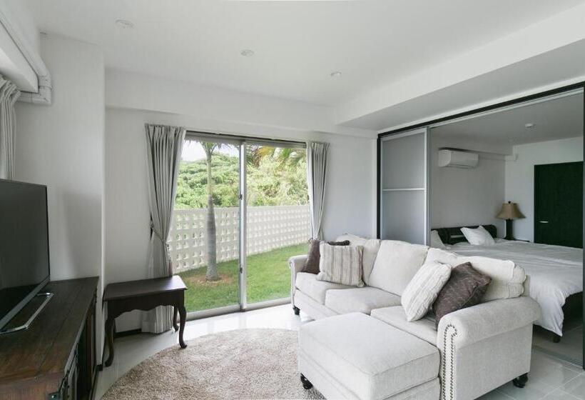 סוויטה, Hideout Okinawa Uruma