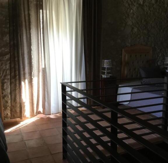 컴포트 트리플 룸, La Portella