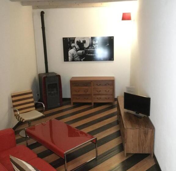 이코노미 트리플 룸, La Portella