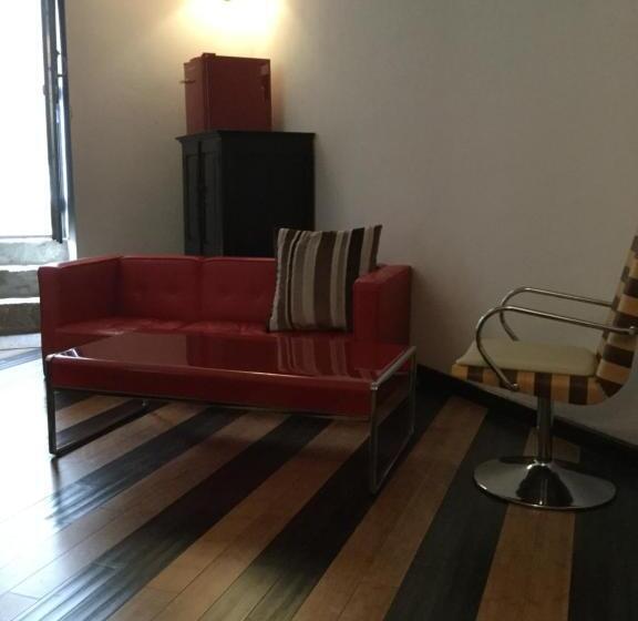 이코노미 트리플 룸, La Portella