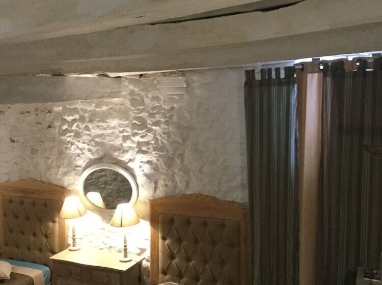 이코노미 트리플 룸, La Portella