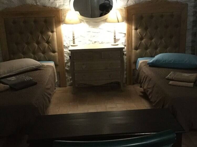 이코노미 트리플 룸, La Portella