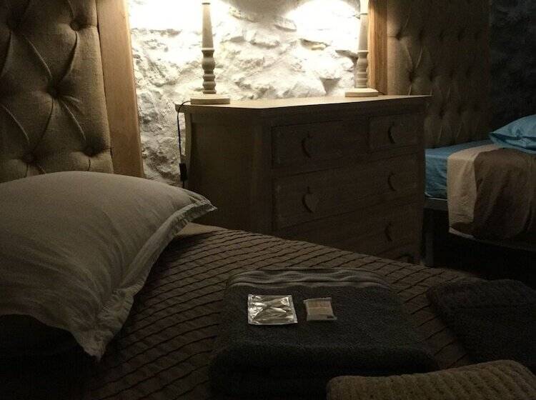 이코노미 트리플 룸, La Portella