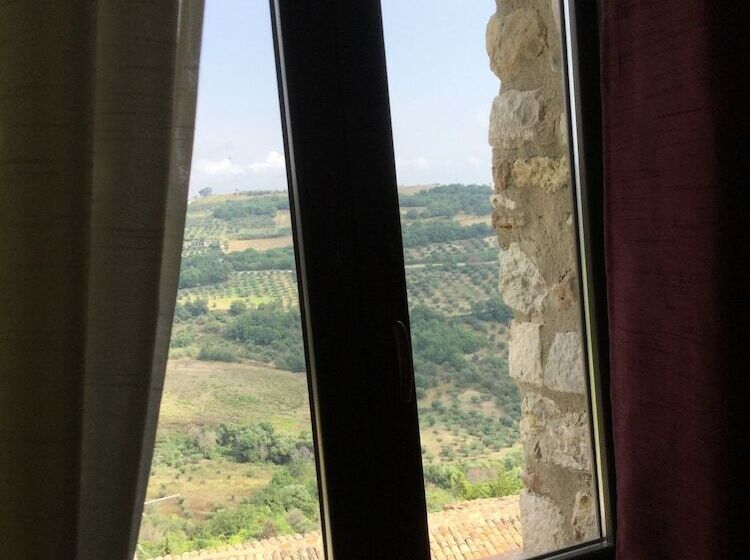 수피리어 룸, La Portella