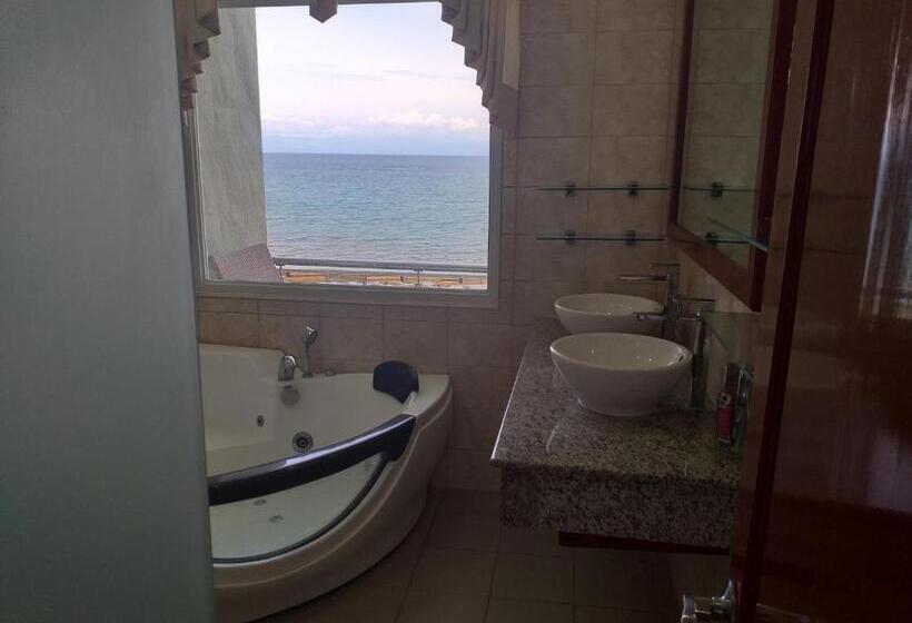 스위트 킹사이즈 침대, Ocean Breeze Resort