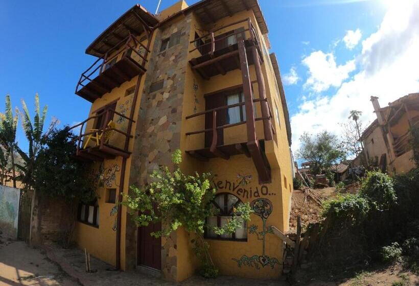 اتاق استاندارد چهارنفره با بالکن, Andoriña Hostal Bed & Breakfast