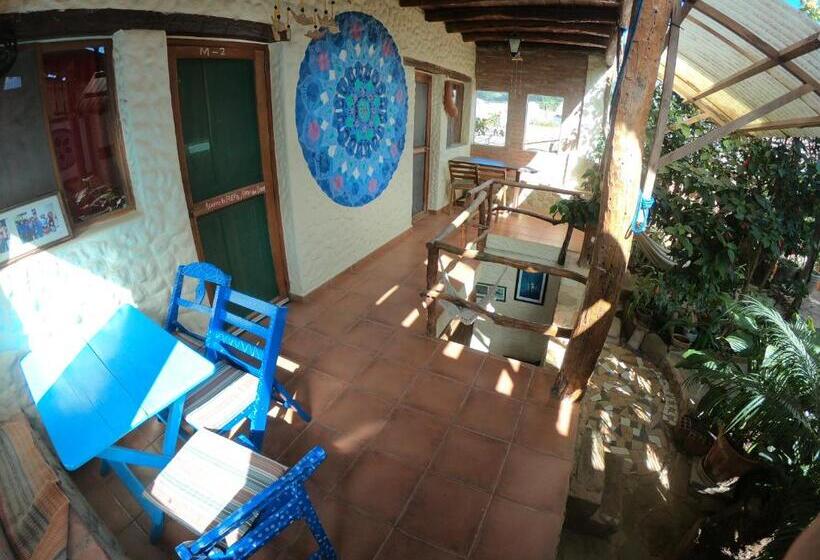 اتاق استاندارد چهارنفره با بالکن, Andoriña Hostal Bed & Breakfast