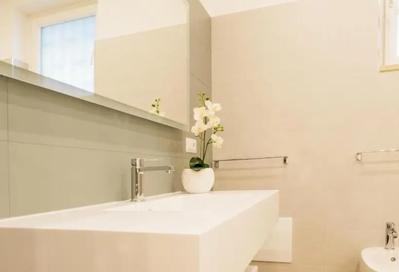 Deluxe Kolmen Hengen Huone, Golden Residence
