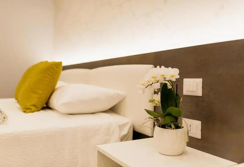 Deluxe Neljän Hengen Huone, Golden Residence