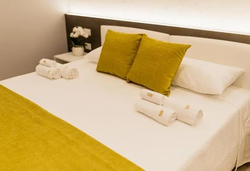Deluxe Neljän Hengen Huone, Golden Residence