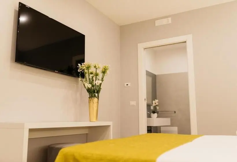 Deluxe Neljän Hengen Huone, Golden Residence