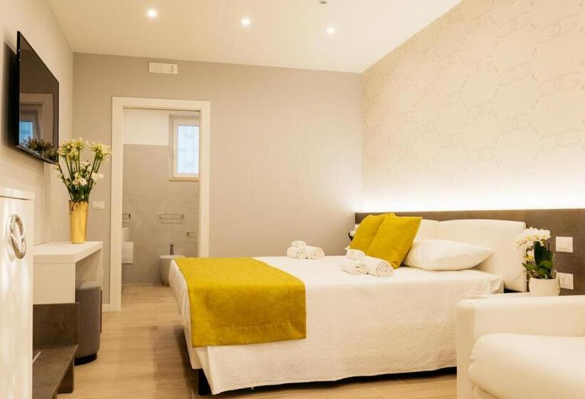 Четырехместный Номер Deluxe, Golden Residence