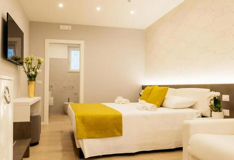 Deluxe Neljän Hengen Huone, Golden Residence