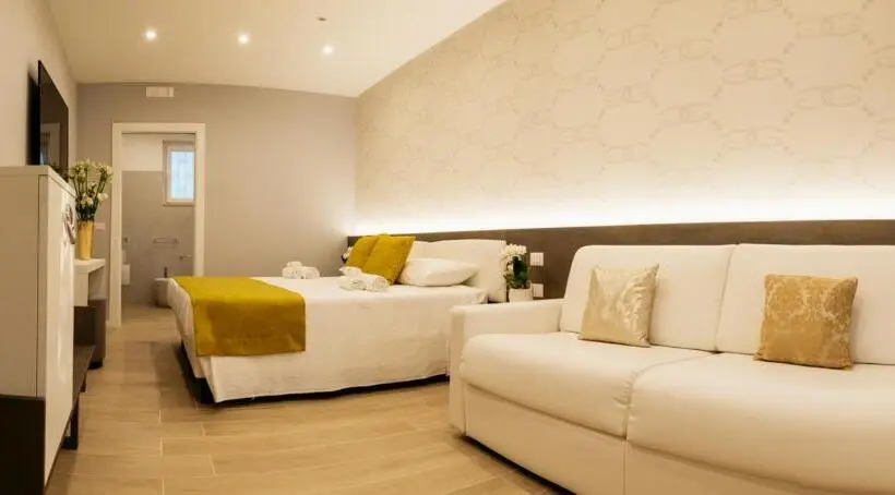 Deluxe Neljän Hengen Huone, Golden Residence